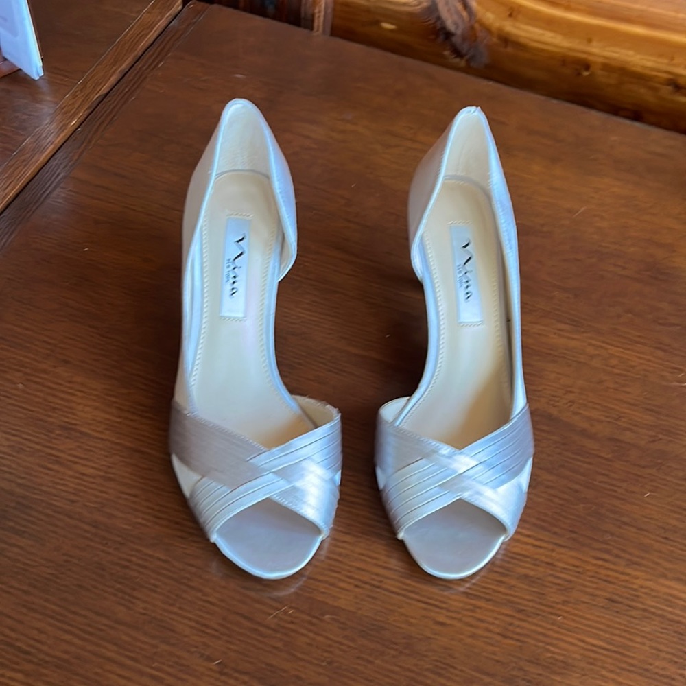 Silver Nina New York shoes size 7 1/2